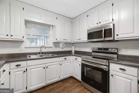 Kitchen - 448 Minter Dr, Hampton, GA 30228 photo 2 of 2