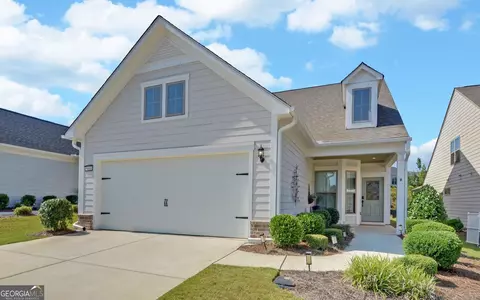 5663 Villa Crest Dr, Hoschton, GA 30548