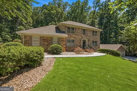 330 Waverly Hall Dr, Roswell, GA 30075