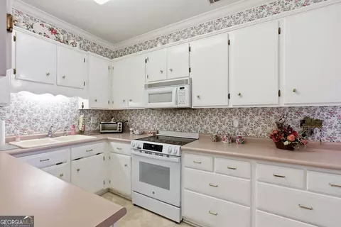 Kitchen - 22 Green Hill Pl, Toccoa, GA 30577 photo 3 of 3