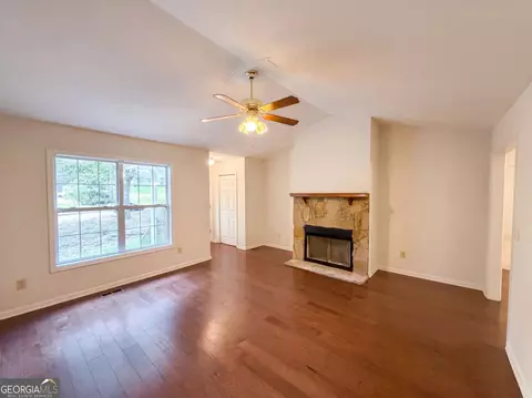 Living - 103 Saddlebrook Ct, Lagrange, GA 30240 photo 2 of 3