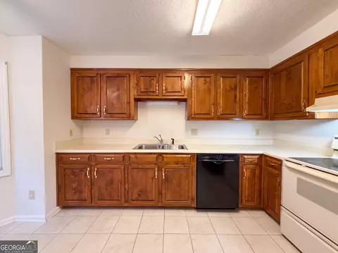 Kitchen - 103 Saddlebrook Ct, Lagrange, GA 30240 photo 2 of 4