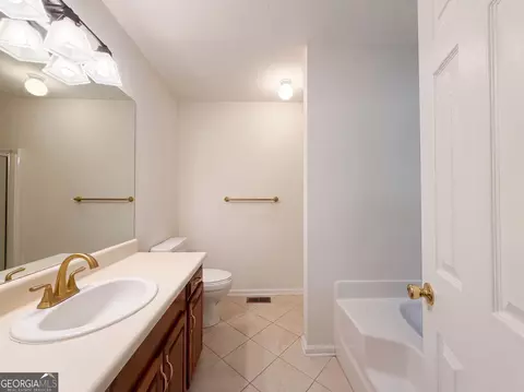 Bath - 103 Saddlebrook Ct, Lagrange, GA 30240 photo 1 of 3