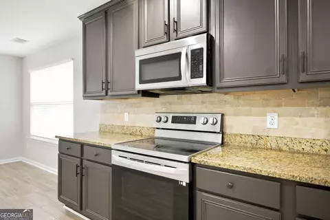 Kitchen - 105 Dane Ter, Warner Robins, GA 31088 photo 3 of 4