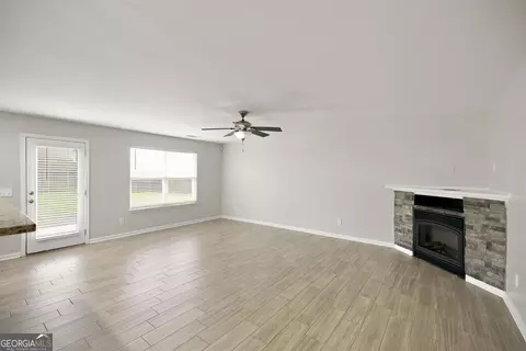 Living - 105 Dane Ter, Warner Robins, GA 31088 photo 3 of 5
