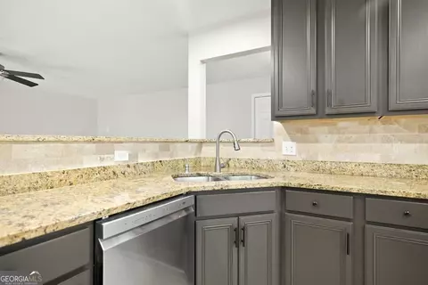 Kitchen - 105 Dane Ter, Warner Robins, GA 31088 photo 2 of 4