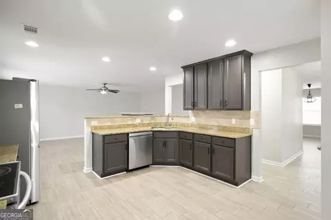 Kitchen - 105 Dane Ter, Warner Robins, GA 31088 photo 1 of 4