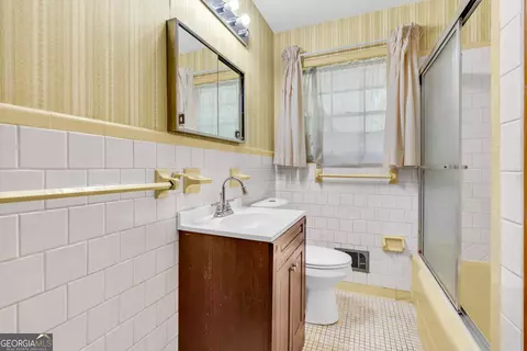 Bath - 6125 Phillips Dr, Morrow, GA 30260 photo 3 of 3