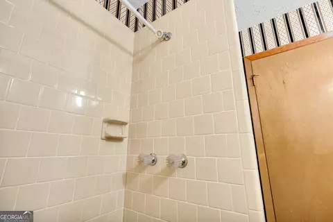 Bath - 6125 Phillips Dr, Morrow, GA 30260 photo 2 of 3