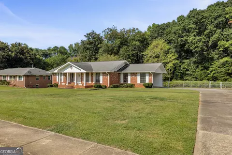 Exterior - 6125 Phillips Dr, Morrow, GA 30260 photo 2 of 15