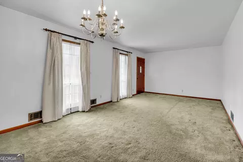 Living - 6125 Phillips Dr, Morrow, GA 30260 photo 3 of 8