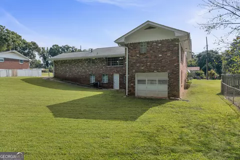 Exterior - 6125 Phillips Dr, Morrow, GA 30260 photo 11 of 15