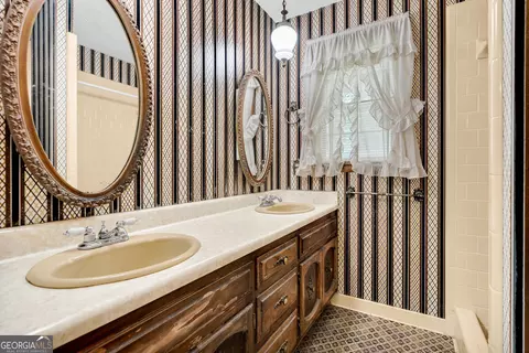 Bath - 6125 Phillips Dr, Morrow, GA 30260 photo 1 of 3