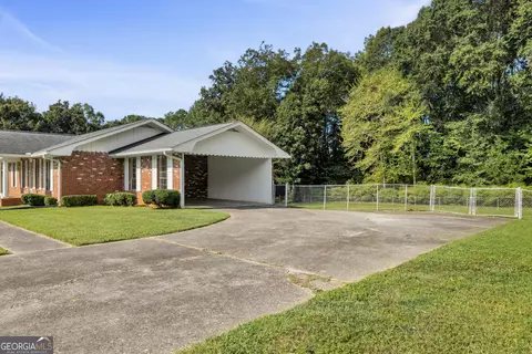 Exterior - 6125 Phillips Dr, Morrow, GA 30260 photo 3 of 15
