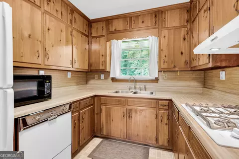 Kitchen - 6125 Phillips Dr, Morrow, GA 30260 photo 2 of 3