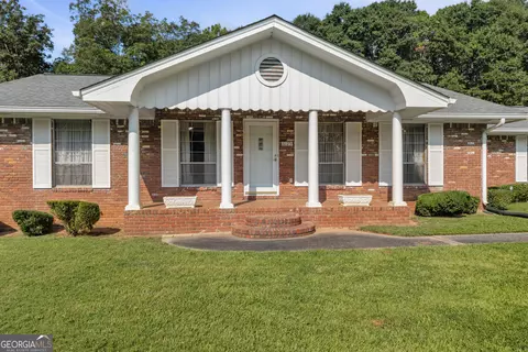 Exterior - 6125 Phillips Dr, Morrow, GA 30260 photo 4 of 15