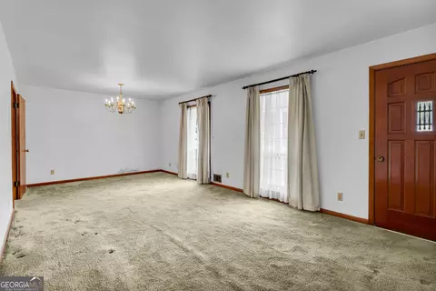 Living - 6125 Phillips Dr, Morrow, GA 30260 photo 2 of 8