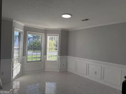 Living - 152 Moss Pointe Dr, Mcdonough, GA 30253 photo 2 of 4