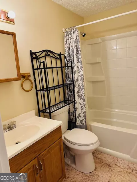 Bath - 115 W Pyne Dr, Lagrange, GA 30240 photo 5 of 7