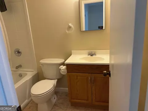 Bath - 115 W Pyne Dr, Lagrange, GA 30240 photo 4 of 7