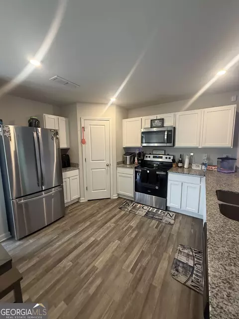 Kitchen - 133 Maple Dr, Milner, GA 30257 photo 2 of 3