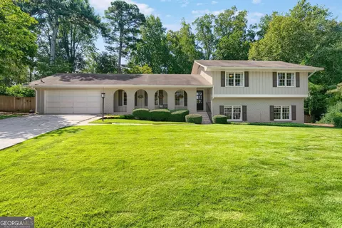 1475 Carnaby Ct, Dunwoody, GA 30338