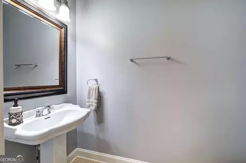 Bath - 3490 Pine Log Rd NE, Rydal, GA 30171 photo 5 of 6