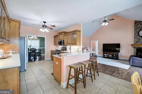 Kitchen - 3490 Pine Log Rd NE, Rydal, GA 30171 photo 2 of 7