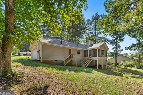 Exterior - 212 Farmbrook Pkwy E, Stockbridge, GA 30281 photo 2 of 3