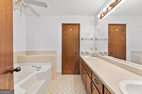Bath - 212 Farmbrook Pkwy E, Stockbridge, GA 30281 photo 6 of 6