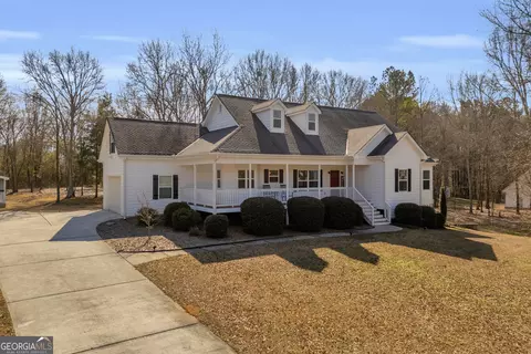 3020 Meadow Trl, Loganville, GA 30052