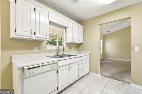 Entry Way - 25 Mountainview Dr, Covington, GA 30016 photo 3 of 5