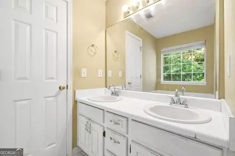 Bath - 25 Mountainview Dr, Covington, GA 30016 photo 2 of 5