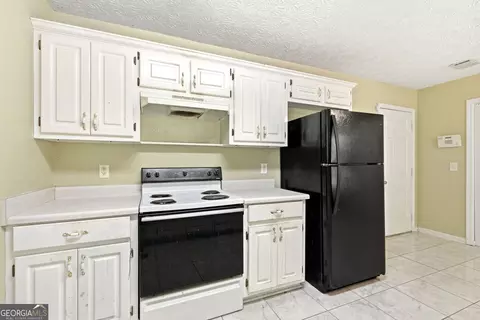 Kitchen - 25 Mountainview Dr, Covington, GA 30016 photo 2 of 4