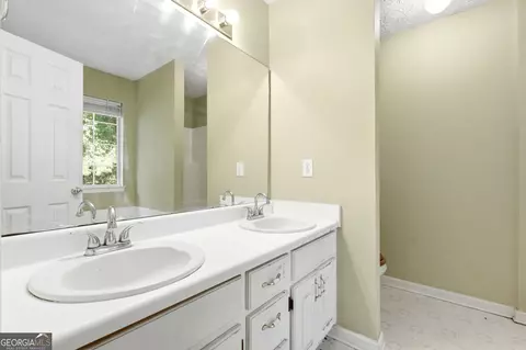 Bath - 25 Mountainview Dr, Covington, GA 30016 photo 3 of 5
