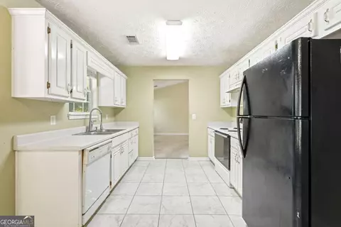 Kitchen - 25 Mountainview Dr, Covington, GA 30016 photo 4 of 4