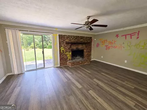 Living - 524 Sawmill Rd, Hampton, GA 30228 photo 3 of 4