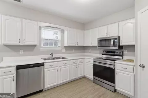Kitchen - 4281 E Meadow Dr, Duluth, GA 30096 photo 1 of 2