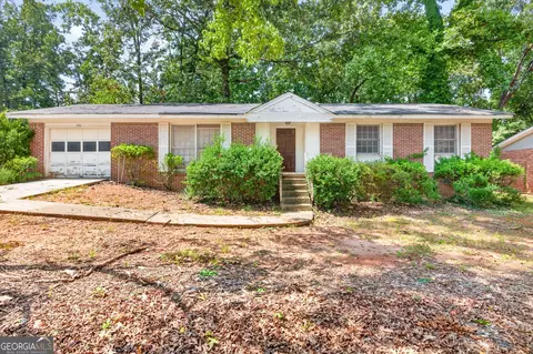 526 Stonewood Dr, Stone Mountain, GA 30087
