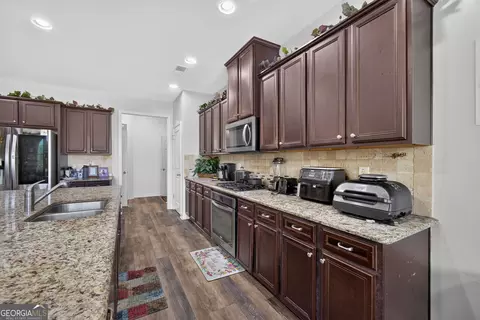 Kitchen - 3952 Ivy Gate Dr, Buford, GA 30519 photo 2 of 5