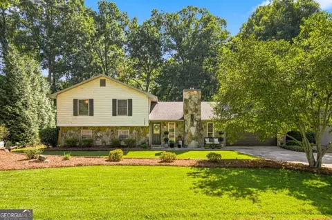 1088 Oak Grove Cir, Lawrenceville, GA 30043