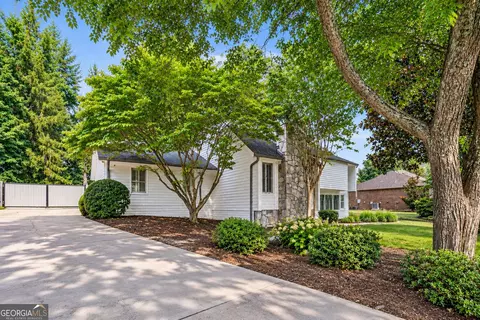 290 Saddle Lake Dr, Roswell, GA 30076