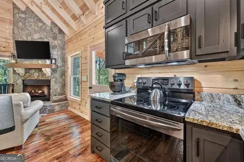 Kitchen - 407 Arrowhead Pass, Cherry Log, GA 30522 photo 4 of 5