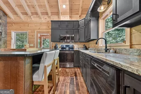 Kitchen - 407 Arrowhead Pass, Cherry Log, GA 30522 photo 3 of 5