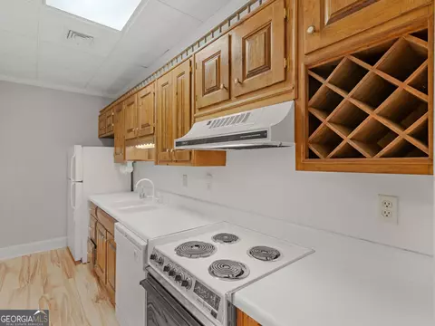 Kitchen - 20 Valley Trl, Covington, GA 30014 photo 7 of 9