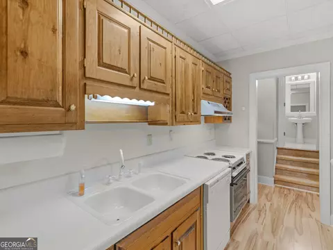 Kitchen - 20 Valley Trl, Covington, GA 30014 photo 9 of 9