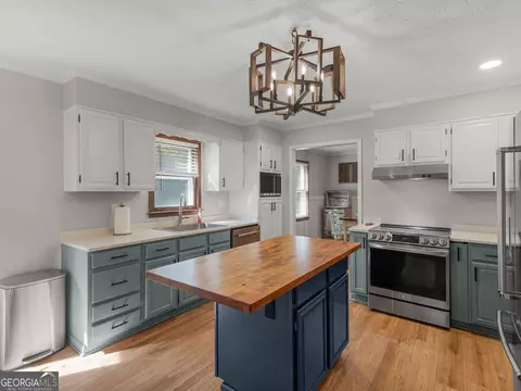 Kitchen - 20 Valley Trl, Covington, GA 30014 photo 4 of 9
