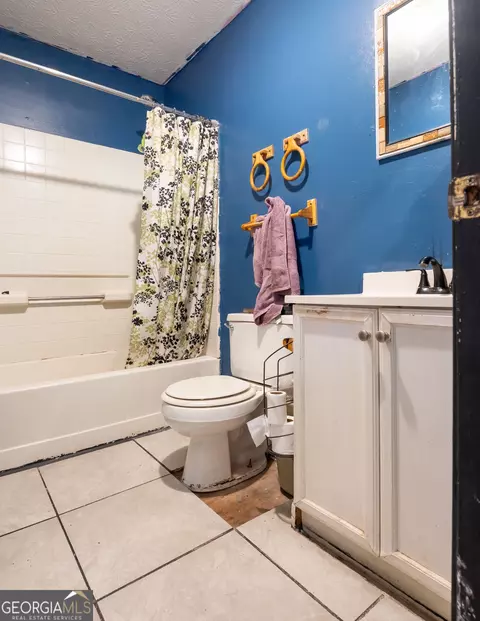 Bath - 1040 Laboon Rd, Monroe, GA 30655 photo 1 of 1