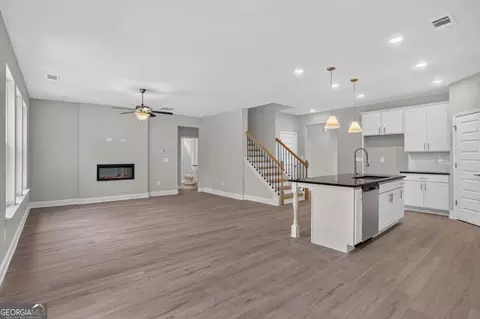 Living - 232 Sage St, Commerce, GA 30529 photo 3 of 5