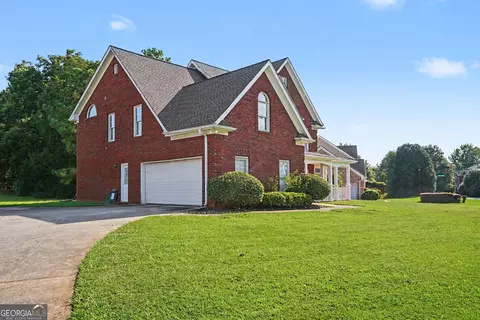 Exterior - 2002 Evergreen Dr SE, Conyers, GA 30013 photo 3 of 5